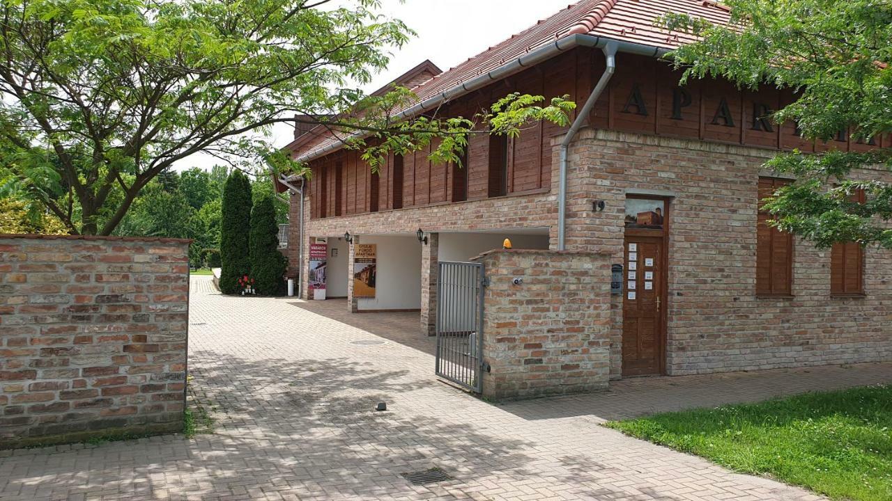 Gyulai-Fuerdo-Apartman Ii. Exterior foto